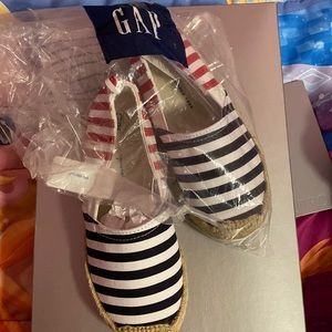NWT kids Gap espadrilles shoes Size 1.